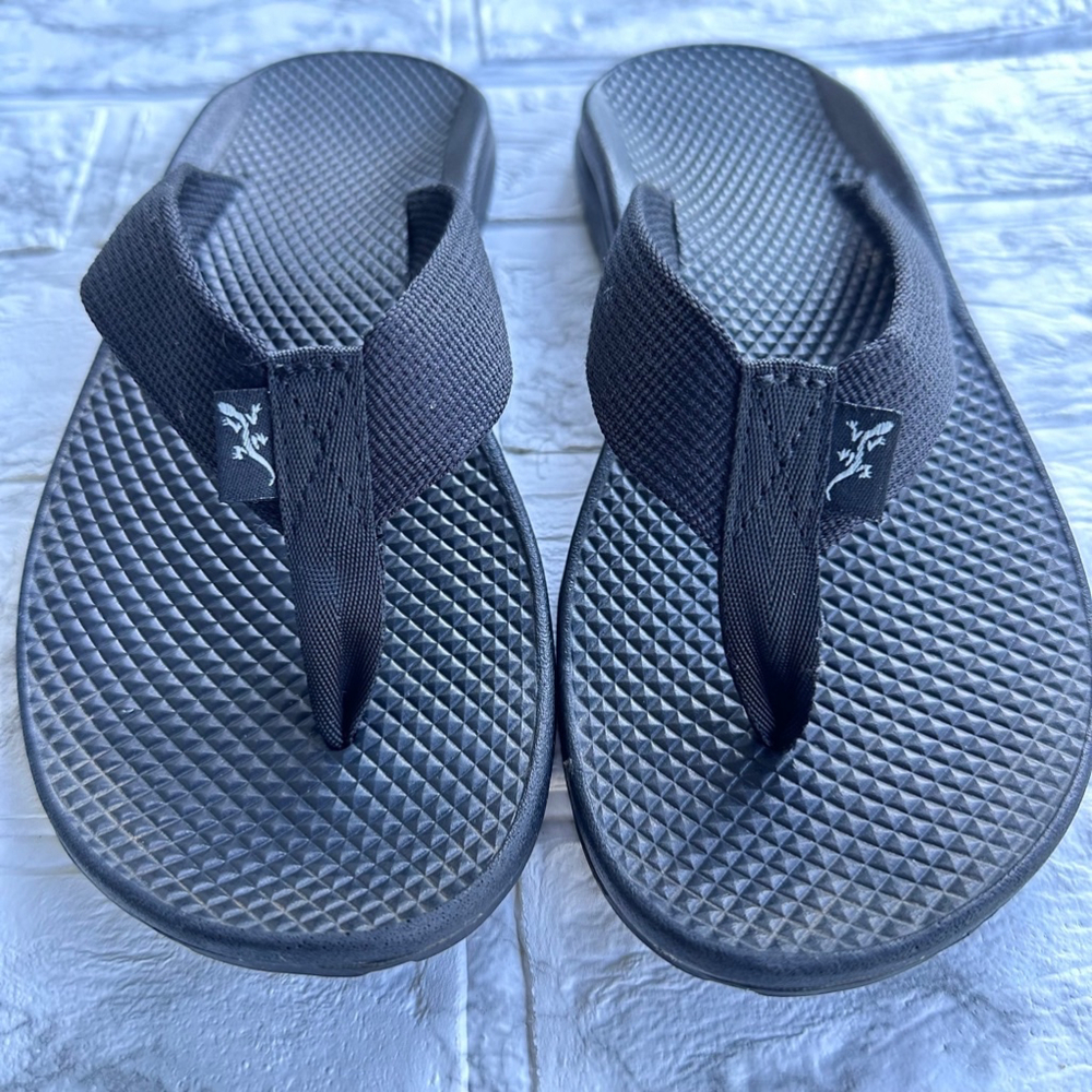 Chaco Womens size 7 classic fit Flip Flop black rubber logo solid